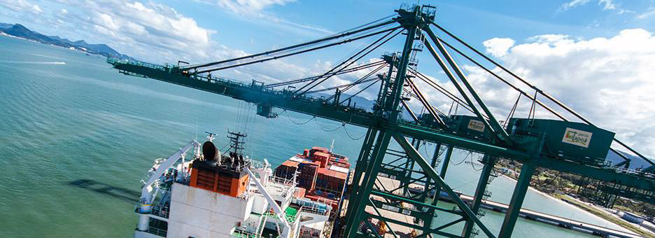  Porto Itapoá realiza a primeira operação com navios rol-on rol-off para atender BMW Group | Porto Itapoá